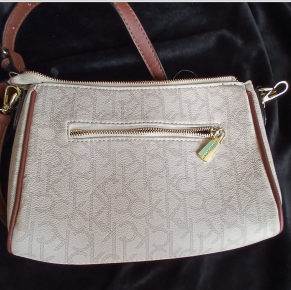 Charles&Keith 1st Copy - Picture 3 of 3